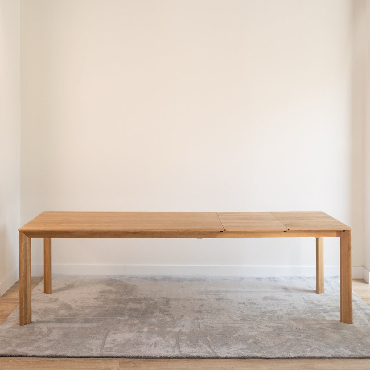 Mesa de comedor de madera maciza de roble extensible Dita | VESKOR