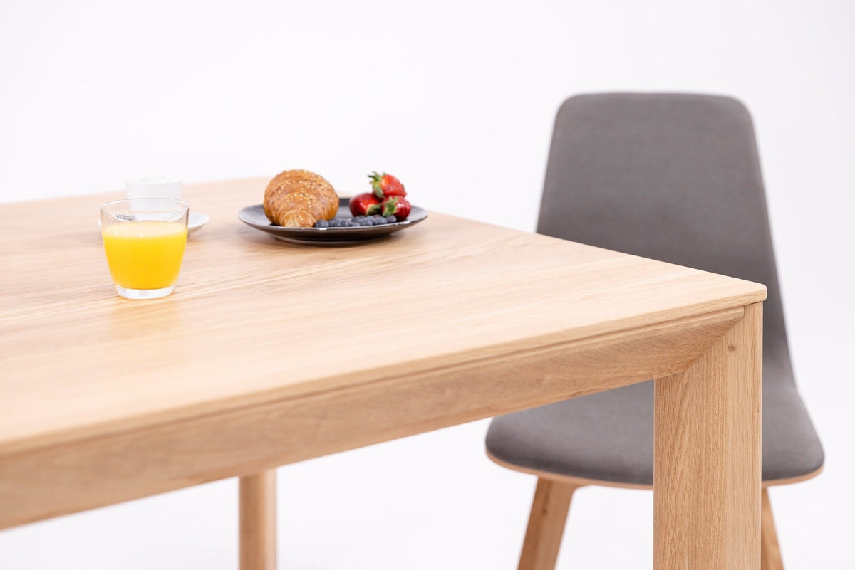 Dita solid oak extending dining table | VESKOR