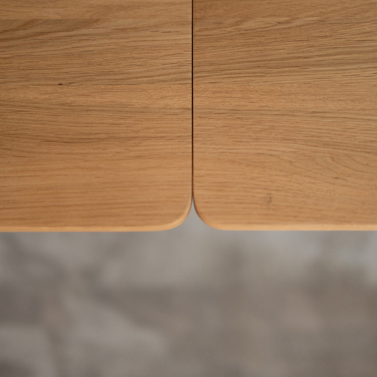 Dita solid oak extending dining table | VESKOR