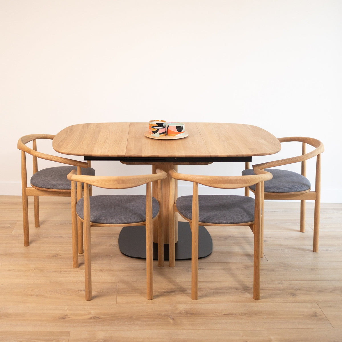 Mesa de comedor de madera maciza de roble extensible Luna | VESKOR
