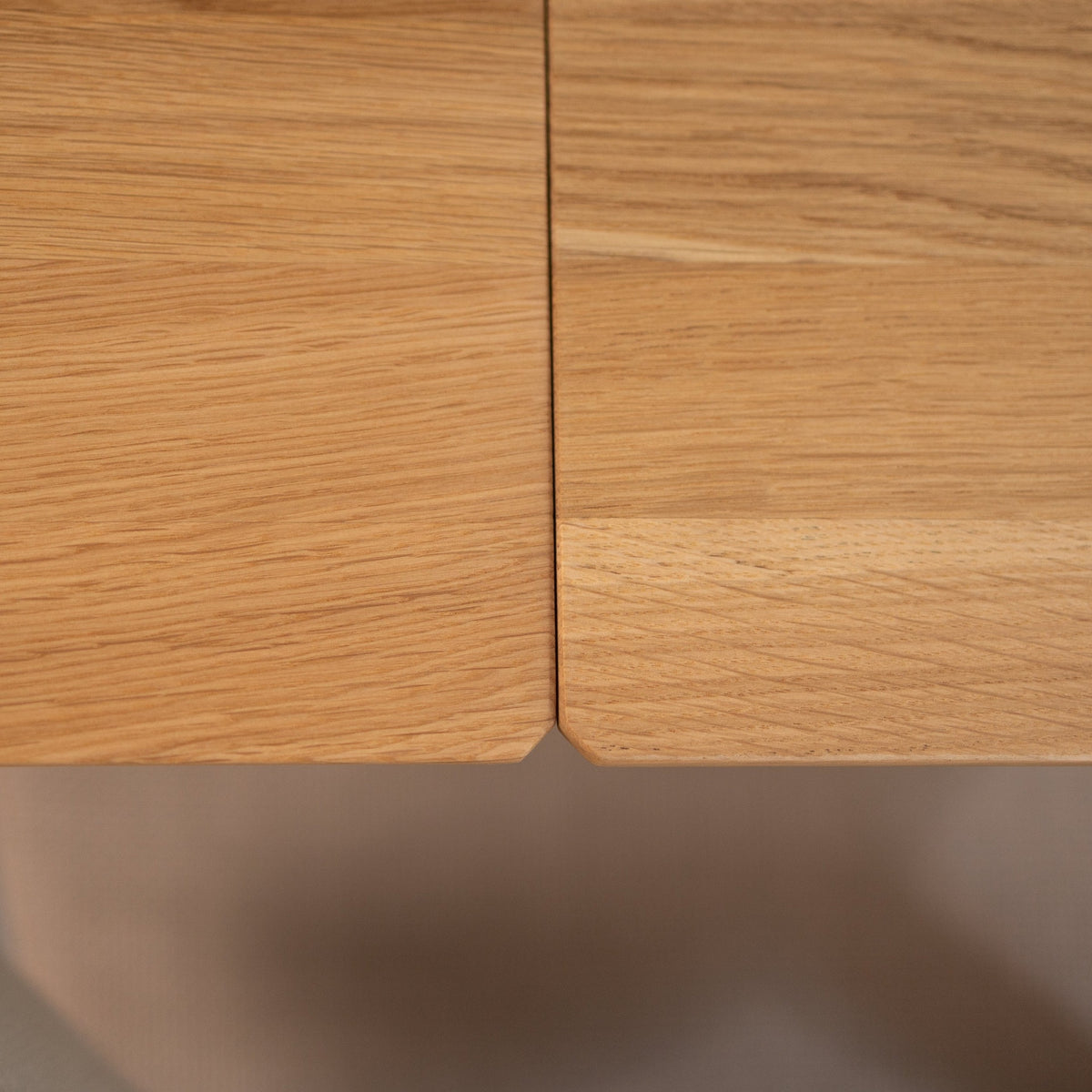 Mesa de comedor de madera maciza de roble extensible Premier | VESKOR
