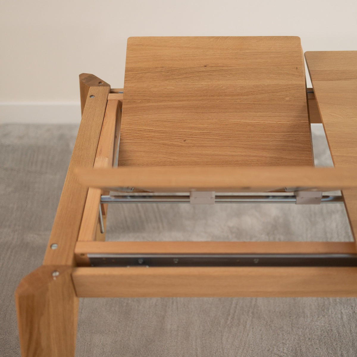 Mesa de comedor de madera maciza de roble extensible Premier | VESKOR