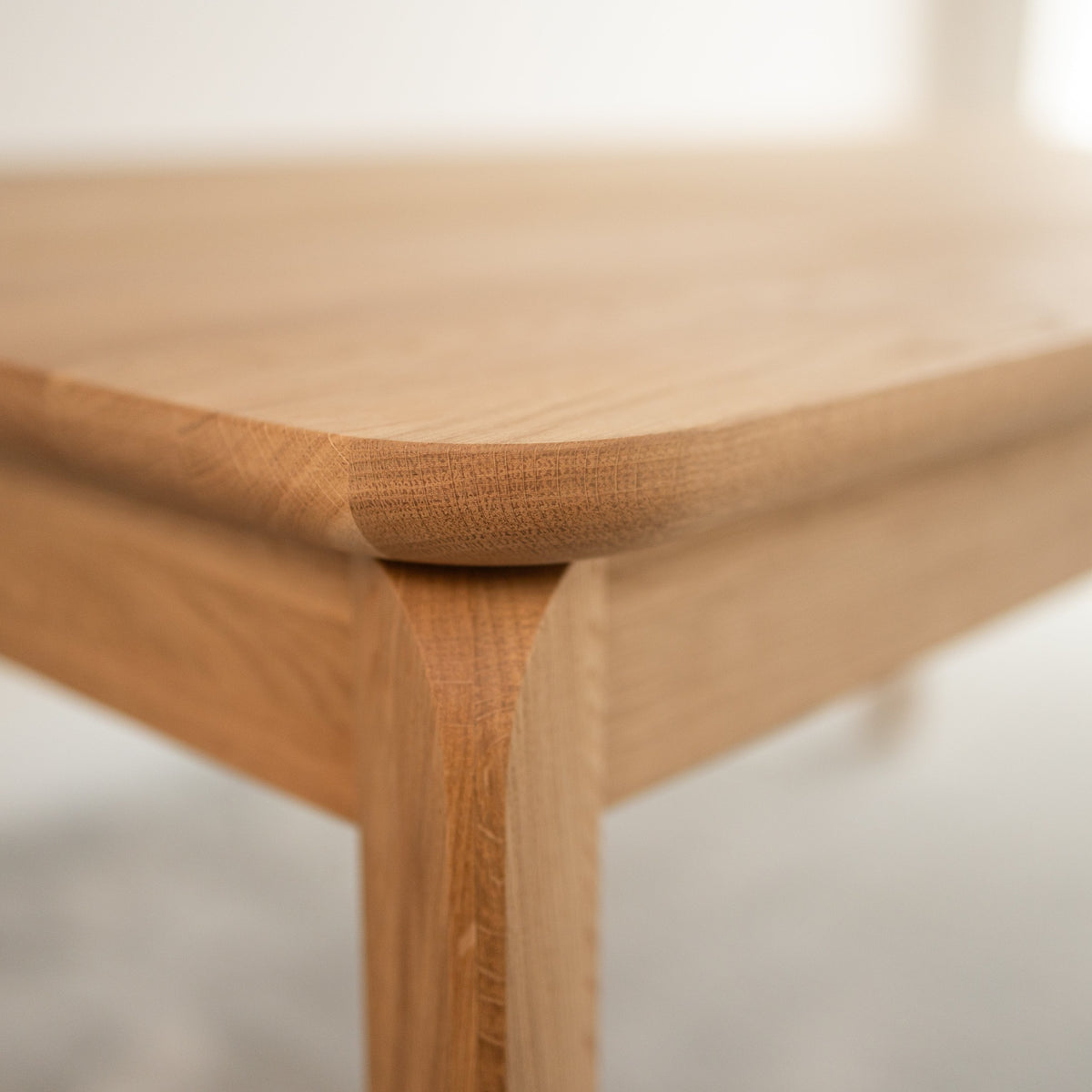 Mesa de comedor de madera maciza de roble fija Golf | VESKOR