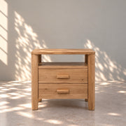 Mesa de noche de madera maciza de roble Aura | VESKOR