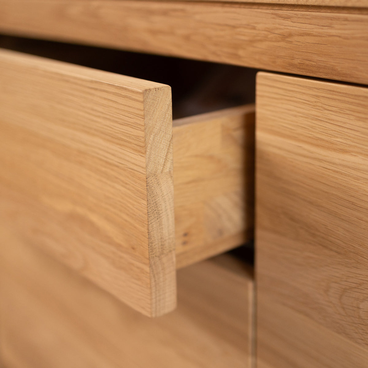 Mueble de TV de madera maciza de Roble Dita | VESKOR