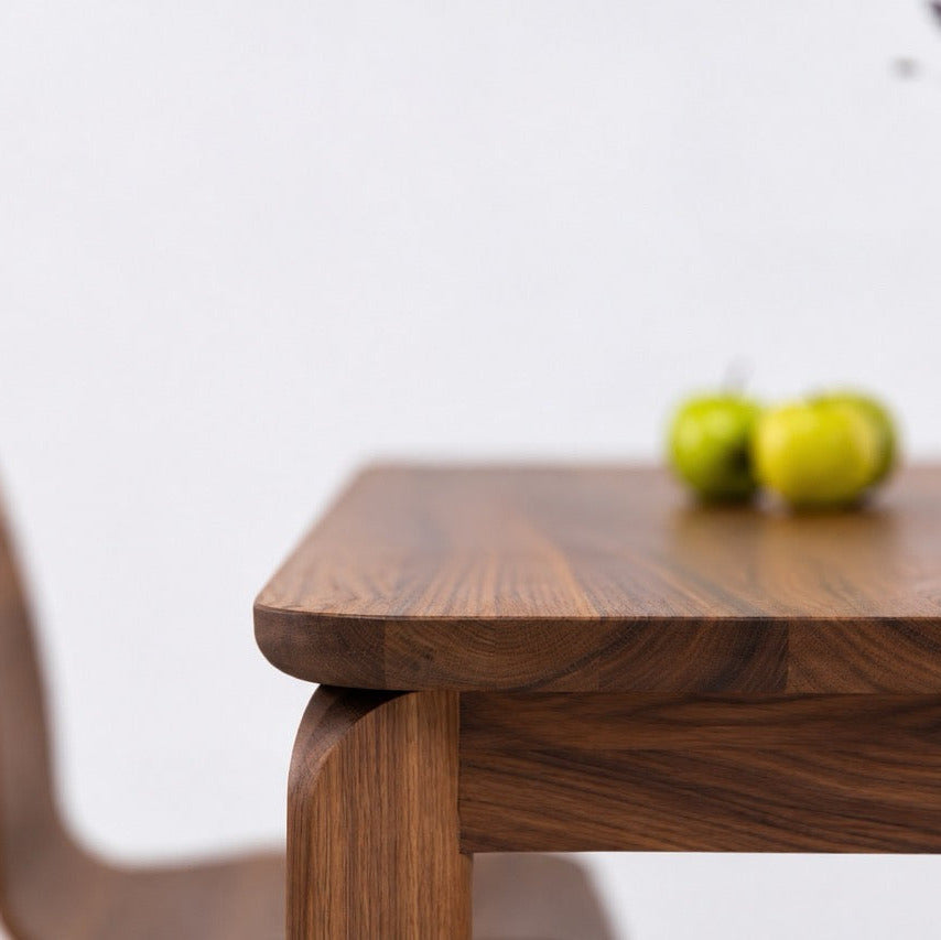 Mesa de comedor de madera maciza de nogal extensible Golf | VESKOR