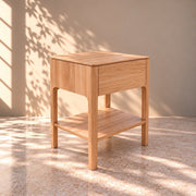 Mesa auxiliar con estante de madera maciza de haya Creativ | VESKOR