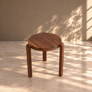 Mesa de centro de madera maciza de nogal Opus | VESKOR