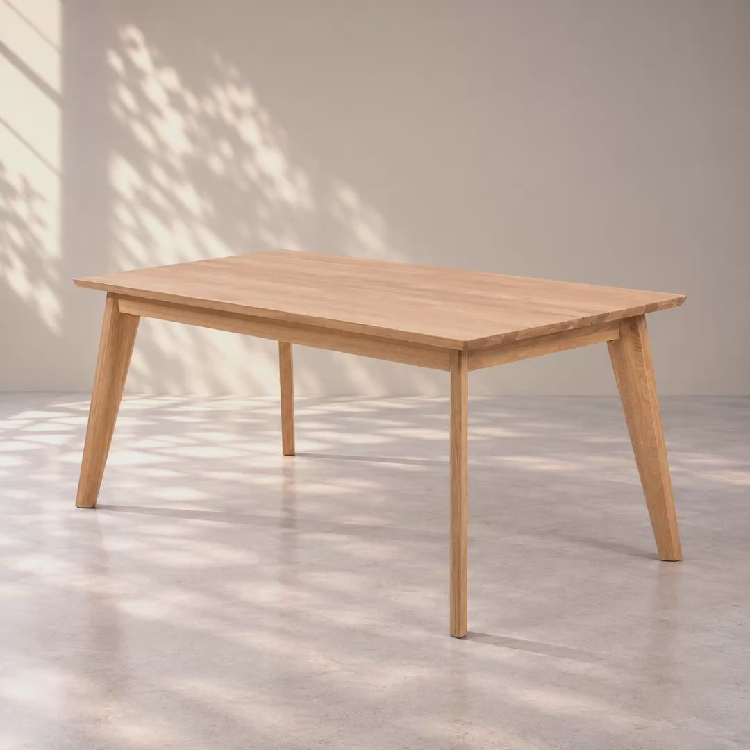 Load video: Kambio 1 extendable solid oak dining table | VESKOR